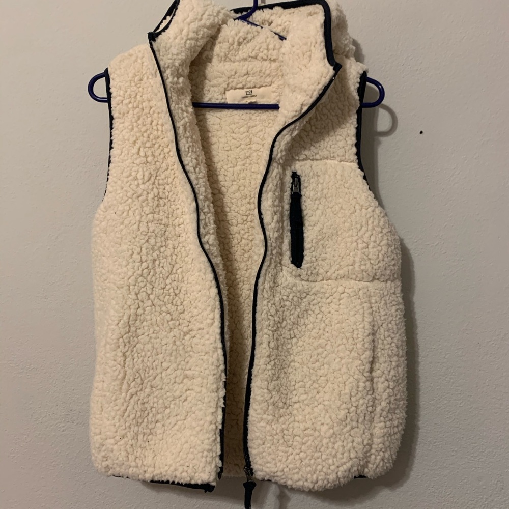 Thread and supply vest
